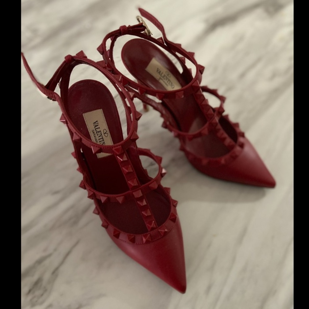 NEW Valentino red Rockstud heels